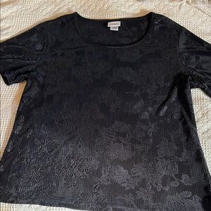 Jaclyn Smith Black Short Sleeve floral pattern dressy shirt (A)
